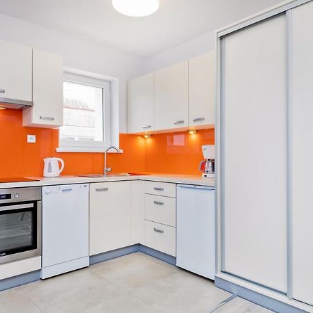 Willa Jalowcowa By Jantar Apartamenty Kolobrzeg Grzybowo  Exteriör bild