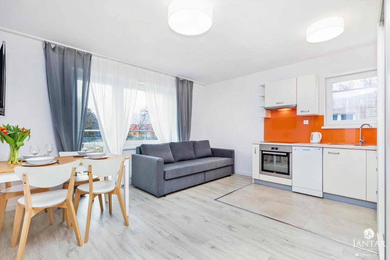 Willa Jalowcowa By Jantar Apartamenty Kolobrzeg Grzybowo  Exteriör bild